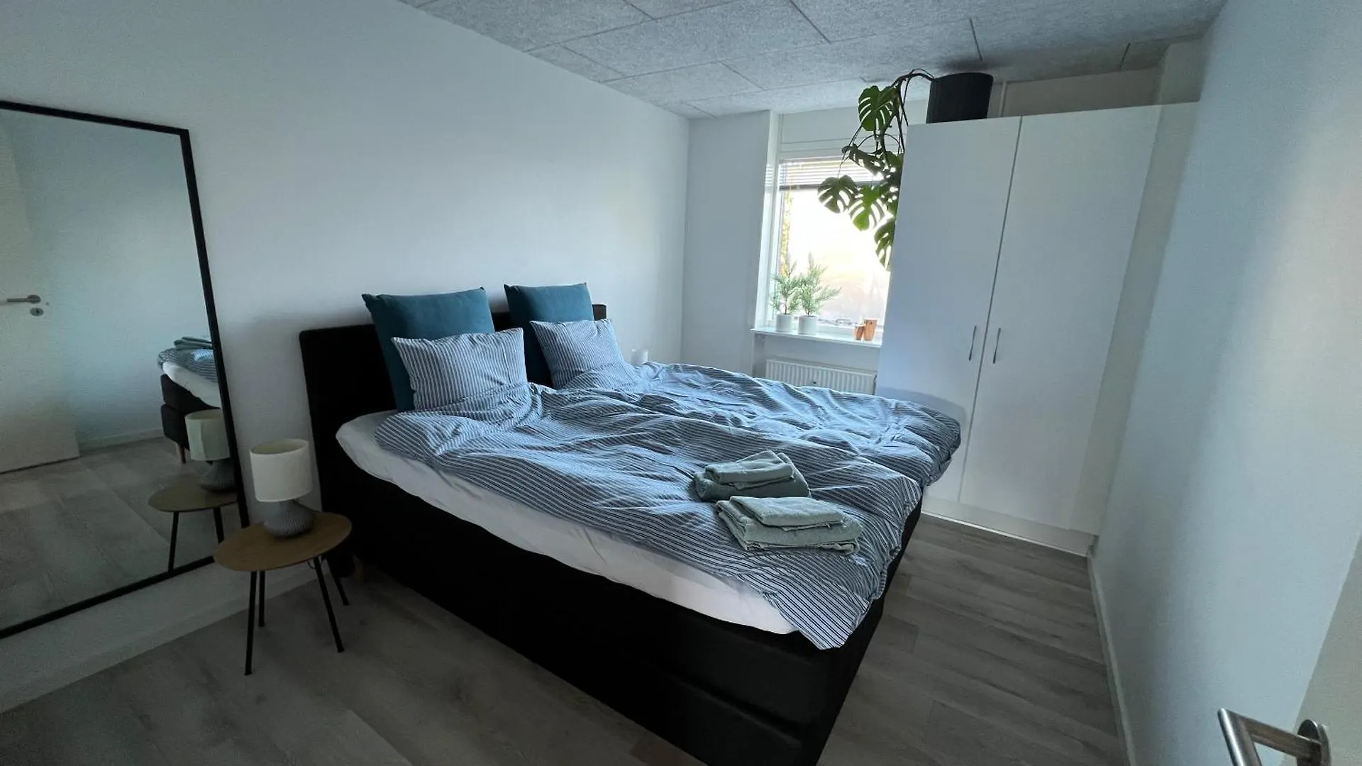 Nyrenoveret Lejlighed Med Balkon Og Parkering location