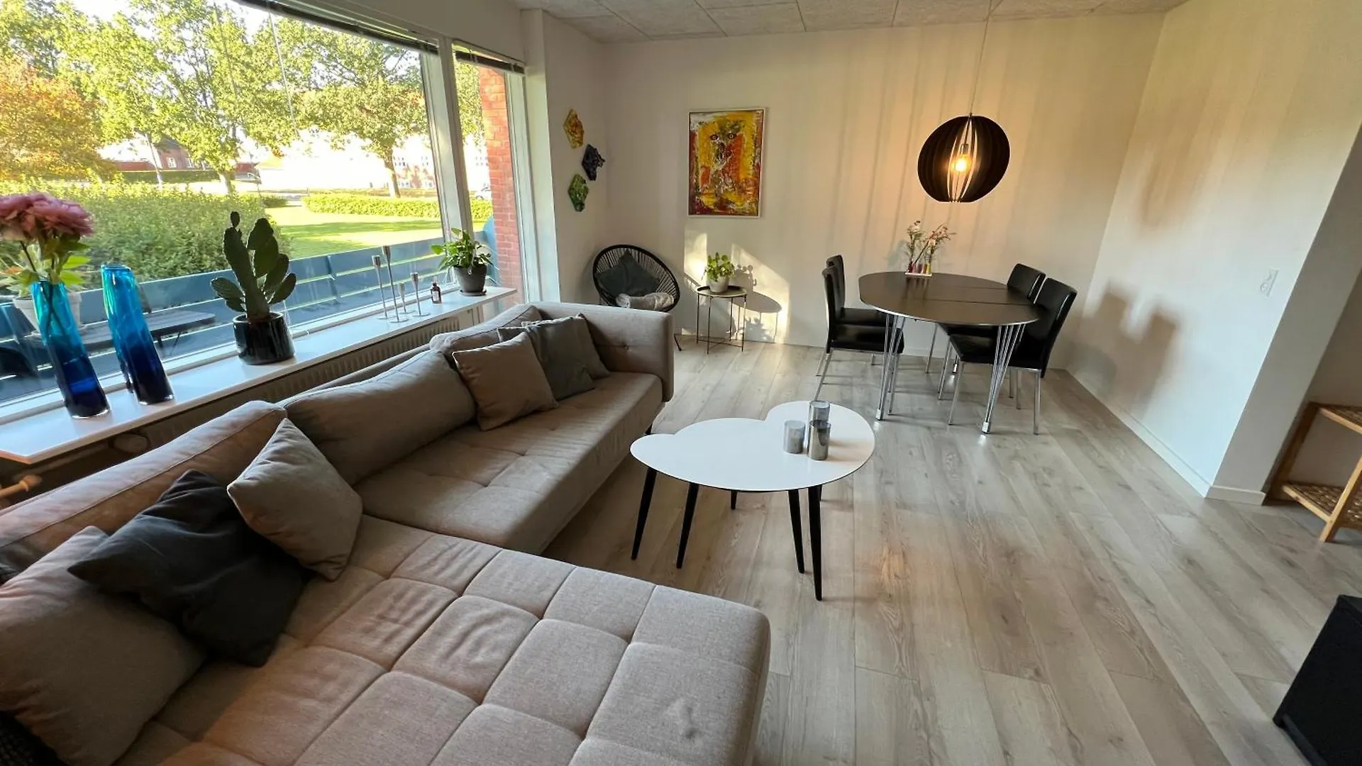 Nyrenoveret Lejlighed Med Balkon Og Parkering Esbjerg